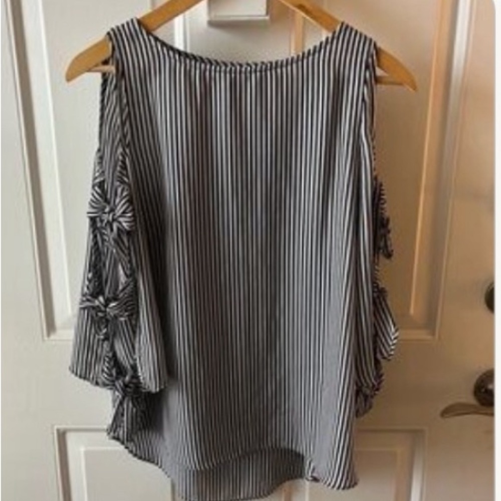 BOLD elements Black and White Asymmetrical Ruffled Blouse